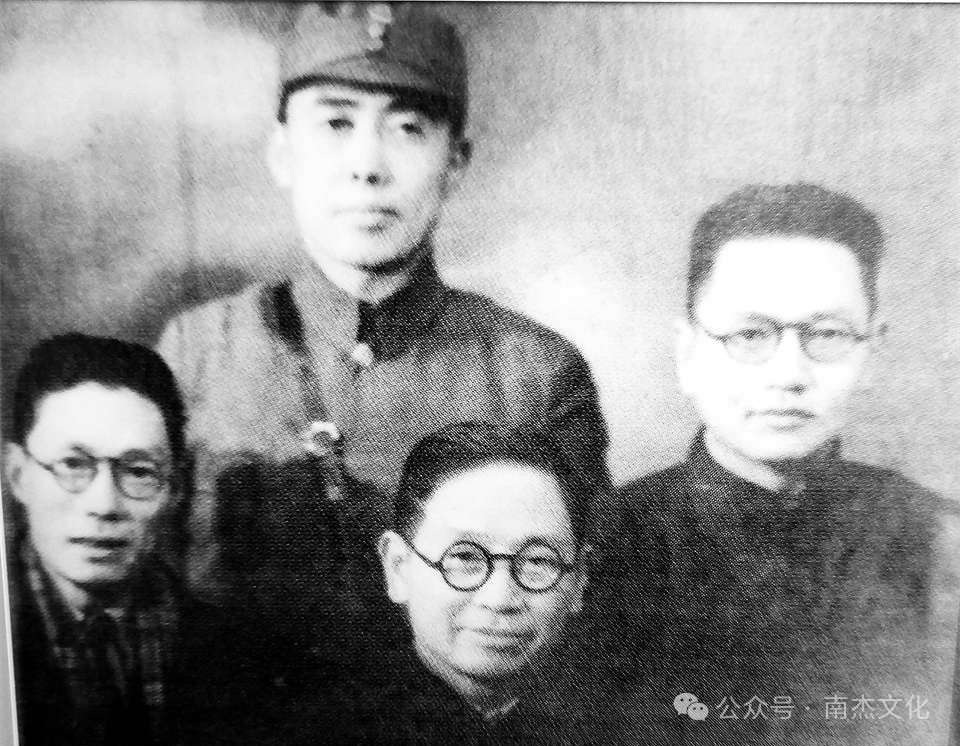 欧阳予倩：追悼洪深同志